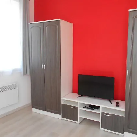 Irisz Es Mark Apartman *