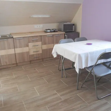 Apartman Irisz Es Mark *